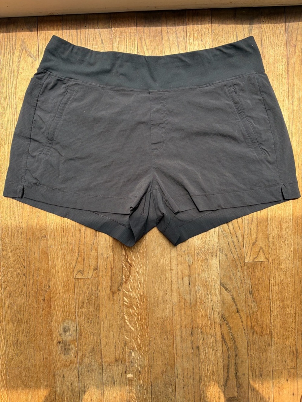 Athleta Black Trekkie North Shorts with Side Pockets